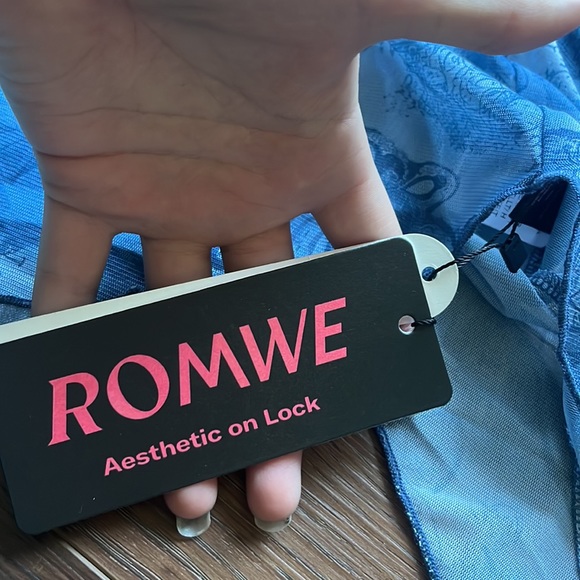 Romwe Flowy top - Picture 2 of 4